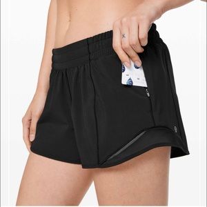 Lululemon Hotty Hot Short II (Long 4") Black sz 8